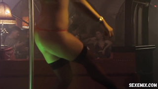 Janina Isabell Batoly tanzt Striptease, Szene in „Im Angesicht des Verbrechens“ s01e07 (2010)