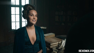 Alicia Vikander is showing us a good cleavage. scene in The Green Knight (2021)