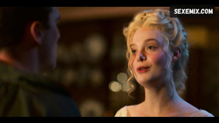 Scena del seno di Elle Fanning in The Great