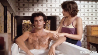 Bee Michelin shows full frontal nudity, scene in Rendez-moi ma peau... (1980)