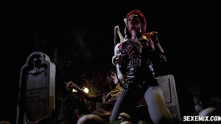 Linnea Quigley shows full frontal nudity, scene in Return of the Living Dead (1985)