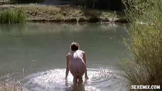 Iliana Lolic demonstrating bare butt, scene in Les naufrages de la D17 (2002)