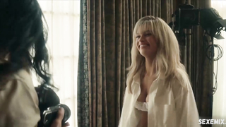 Lily James, escena sexy en ropa interior en Pam & Tommy s01e06 (2022)