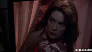 Scena in bikini di Lara Flynn Boyle in The Temp (1993)