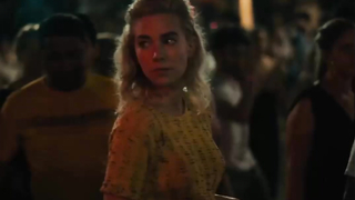 Vanessa Kirby scène sexy dans Études italiennes (2021)