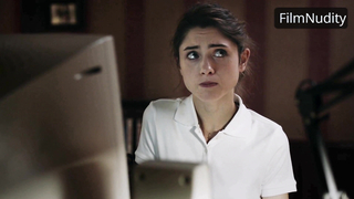 Natalia Dyer si masturba nelle scene di Yes, God, Yes (2017)