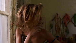 Nikki Arlyn nuda, Georgina Cates nuda - scena in Clay Pigeons (1998)