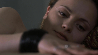 Escena desnuda de Christina Ricci en Prozac Nation (2001)