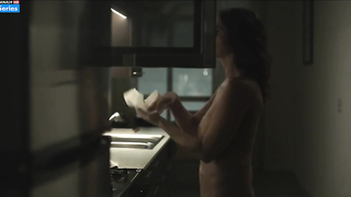 Amy Landecker nago, scena w Transparent s02e04 (2015)