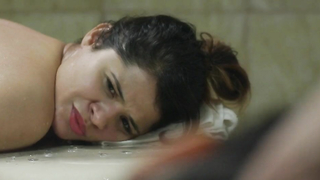 America Ferrera nella scena nuda di X/Y. Ci mostra le sue tette in una scena di sesso.