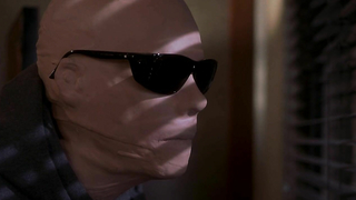 Rhona Mitra çıplak, Hollow Man'deki göğüs sahnesi (2000)