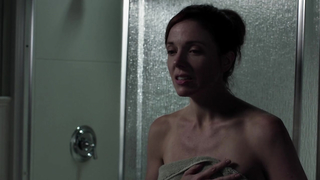 Claire Bronson nua, cena de peitos em Banshee s01e07 (2013)