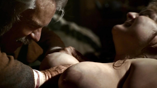 Sarah B. Lund nue, seins nus. scène dans Deadwood s03e05 (2006)