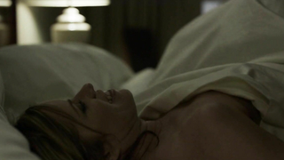 Kim Dickens nuda, scena di sesso cowgirl in House of Cards s03e09-10 (2015)