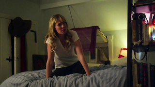 Riki Lindhome looks pretty hot  - The Dramatics: A Comedy (2015)