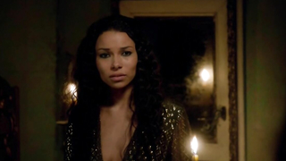 Clara Paget and Jessica Parker Kennedy, lesbian sex scene - Black Sails s02e03 (2015)