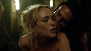 Hannah Nouvelle scène de sexe nue et en levrette - Black Sails s02e03 (2015)