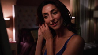 Beau Garrett sexy, Necar Zadegan sexy, scena in intimo - Guida per le amiche al divorzio s01e01-07 (2014)