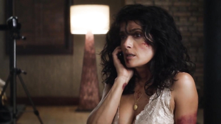 Salma Hayek nackt, Szene in – Everly (2014)