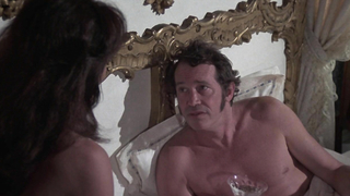 Isela Vega nue, Fiona Lewis nue, scène de seins dans Drum (1976)