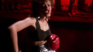 Rosie Perez no clipe é vista usando um vestido azul sexy e justo - Do the Right Thing (1989)