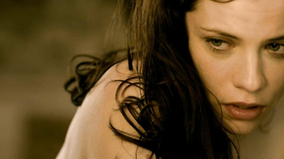 Jessica De Gouw gosta de sexo na posição de missionária - These Final Hours (2013)