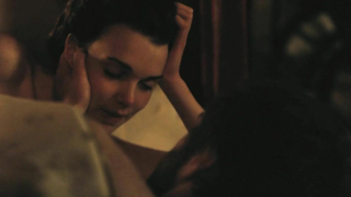 Camille Rutherford nuda, scena di sesso da Mary Queen of Scots (2013)