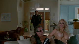 Diana Terranova, Kelen Coleman, scena in Californication s07e12 (2014)