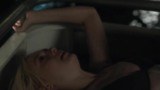 Dakota Fanning nue, scène dans Very Good Girls (2013)