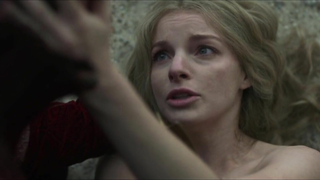 Yvonne Catterfeld nude, scene in La belle et la bete (2014)