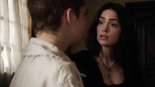 Azure Parsons, Janet Montgomery, Tamzin Merchant nuda, scena di sesso da Salem s01e05 (2014)