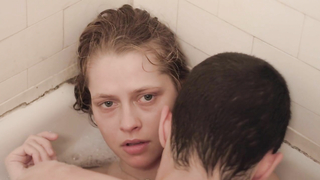 Teresa Palmer, Rosario Dawson nuda, scena di sesso da Parts Per Billion (2014)