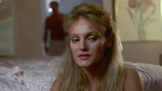 Arielle Dombasle nua, cena de sexo de The Boss Wife (1986)