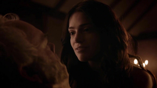 Janet Montgomery, Azure Parsons nackt, Sexszene aus Salem s01e01 (2014)