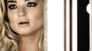 Emma Rigby sexy, Jennie Jacques nue, scène de sexe de Demons Never Die (2011)