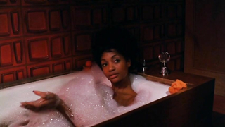 Pam Grier nue, scène de sexe de Cool Breeze (1972)