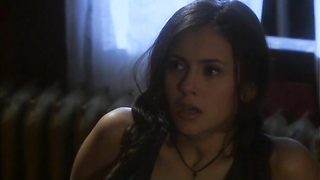 Nina Dobrev - Nunca llores hombre lobo (2008)