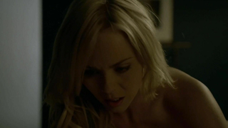 Laura Vandervoort und Amber Cull nackt, Sexszene aus Bitten s01e01 (2014)