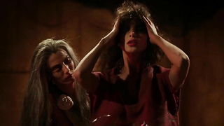 Asia Argento y Moran Atias - Madre de Lágrimas (2007)