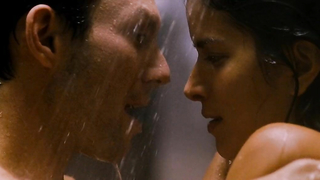 Patricia Velasquez nue, scène de sexe de Mindhunters (2004)