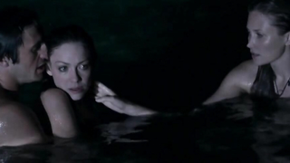 Anna Skellern e Tereza Srbova nude, scena di sesso da Siren (2010)