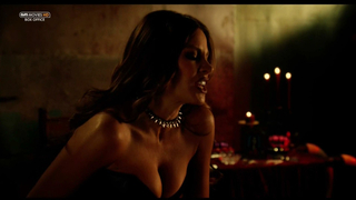 Escena erótica de Sofia Vergara y Alexa Vega de Machete Kills (2013)