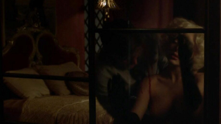 Elena Satine et Jessica Marais nues, scène de sexe de Magic City s02e08 (2013)