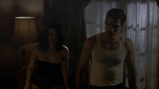 Elena Satine et Jessica Marais nues, scène de sexe de Magic City s02e08 (2013)