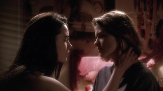 Jennifer Connelly et Kristy Swanson nues, scène de sexe de Higher Learning (1995)