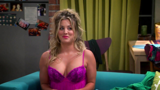 Cena erótica de Kaley Cuoco de The Big Bang Theory s07e04 (2013)