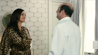 Monica Bellucci erotic scene from Des gens qui s'embrassent (2013)