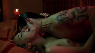 Bijou Phillips desnuda, escena de sexo de Havoc (2005)