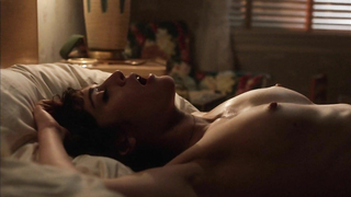 Lizzy Caplan desnuda, escena de sexo de Masters of Sex s01e01 (2013)