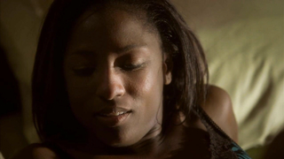 Rutina Wesley e Vedette Lim nuas, cena de sexo de True Blood s04 (2011)